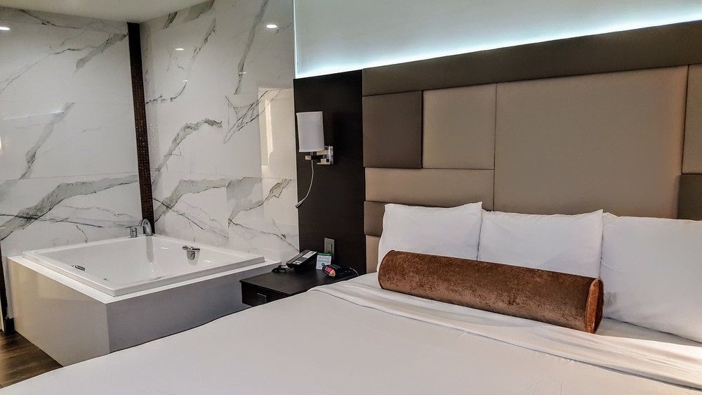 Hotel Xilo Glendale Bagian luar foto