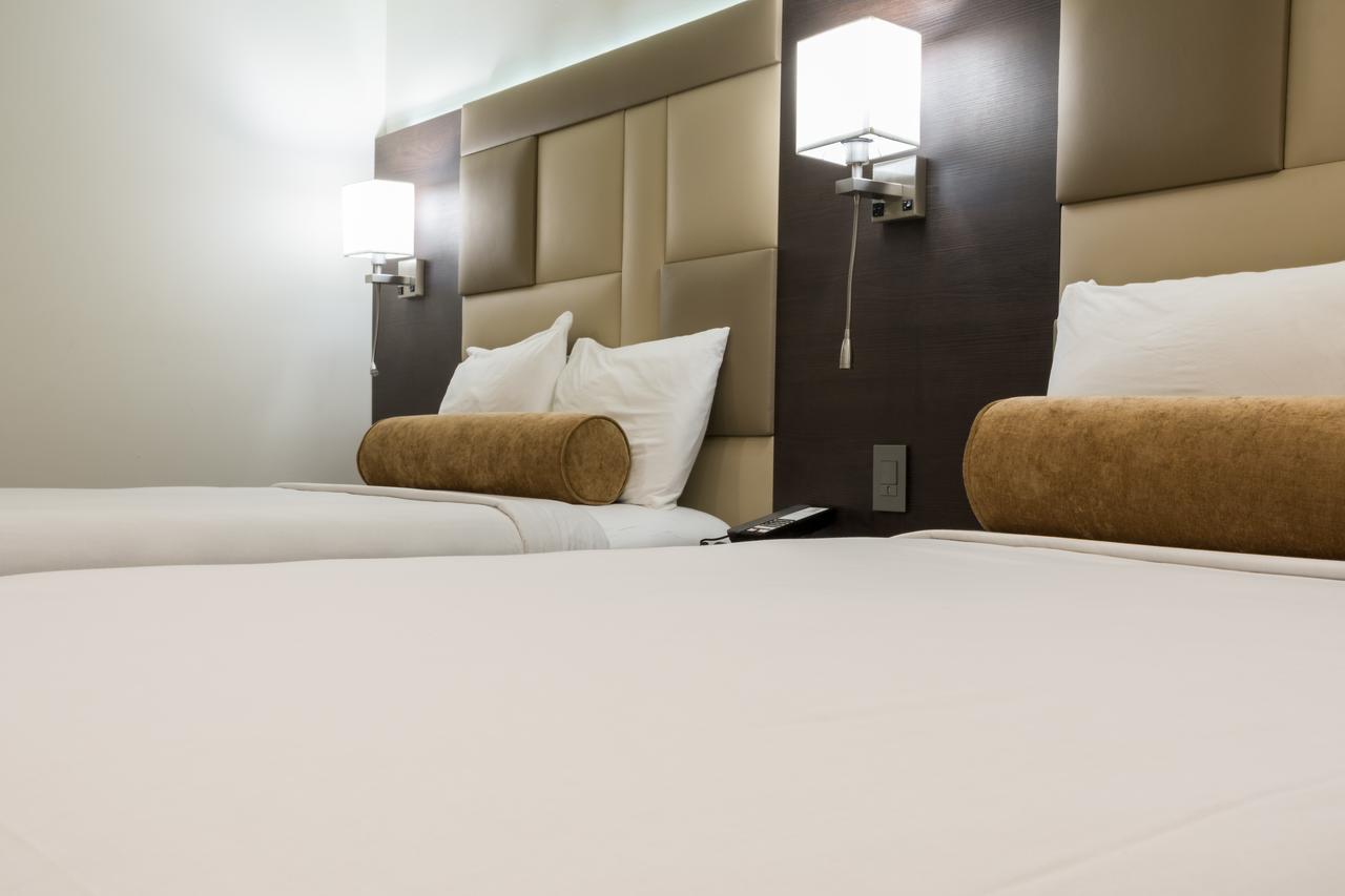 Hotel Xilo Glendale Bagian luar foto