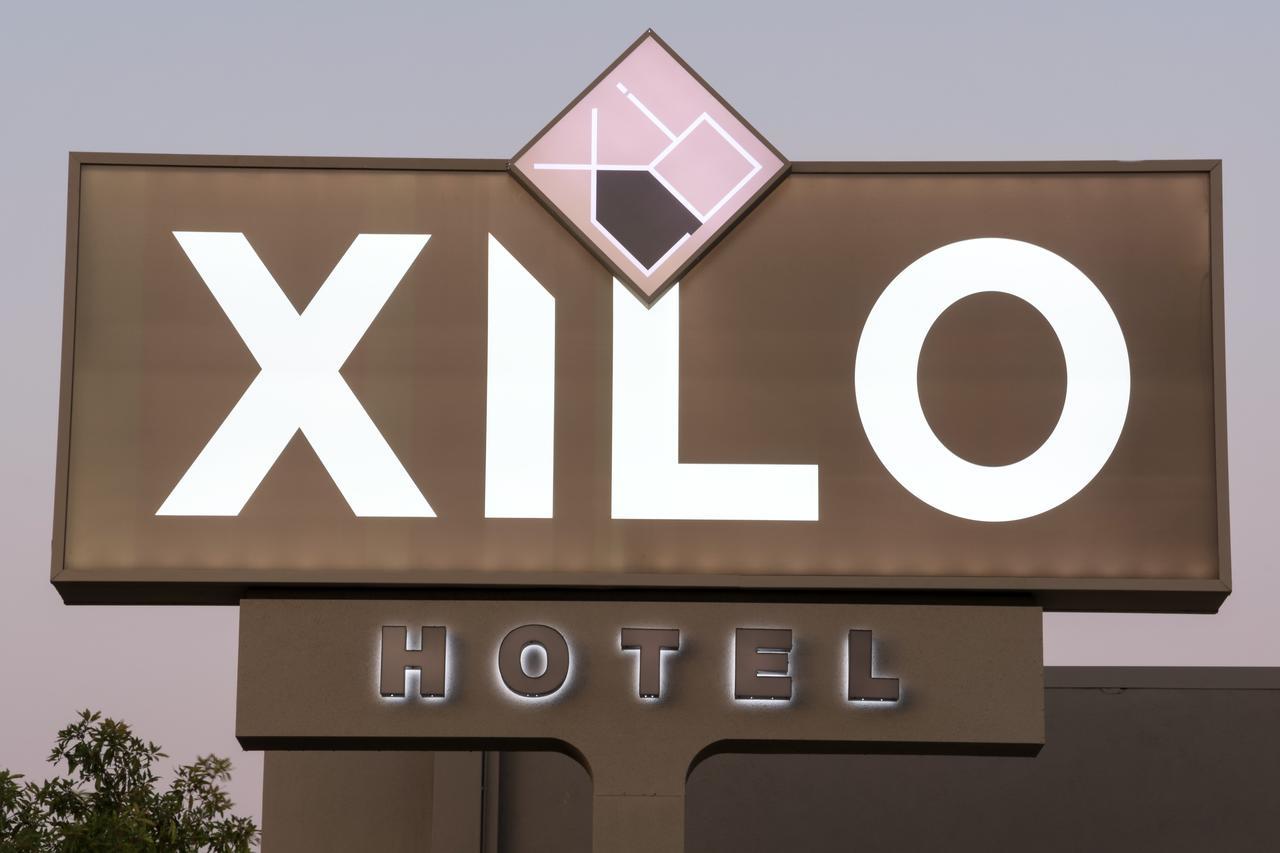 Hotel Xilo Glendale Bagian luar foto