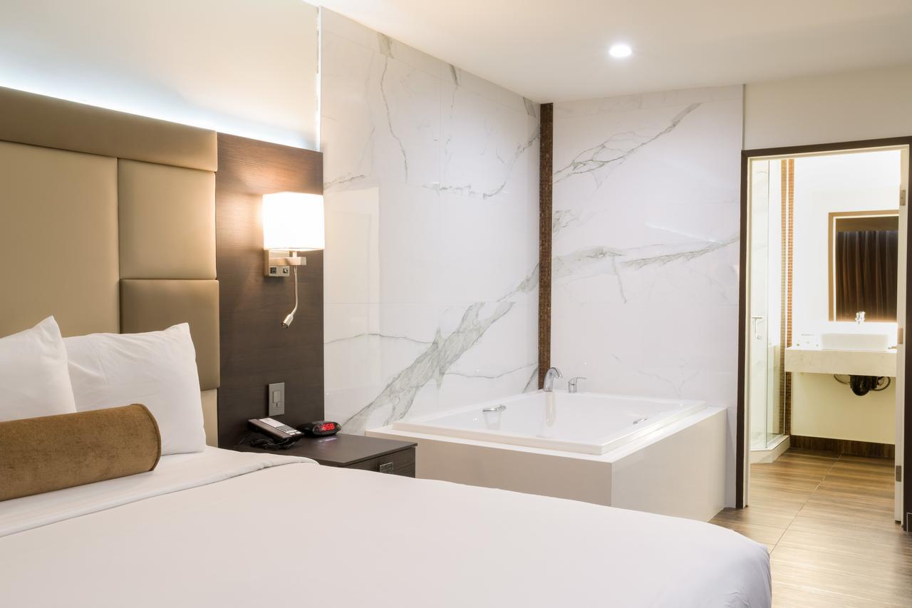 Hotel Xilo Glendale Bagian luar foto