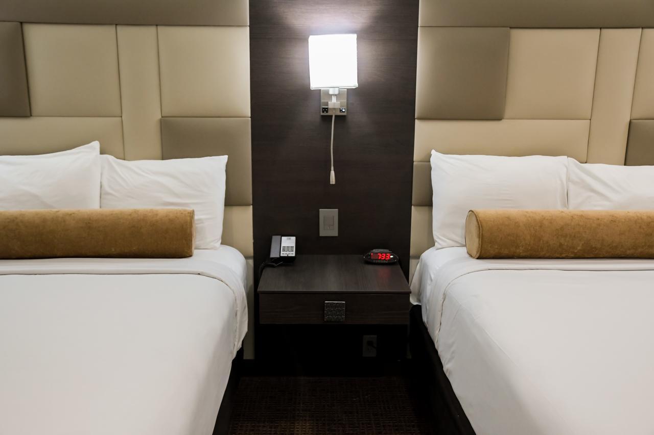 Hotel Xilo Glendale Bagian luar foto