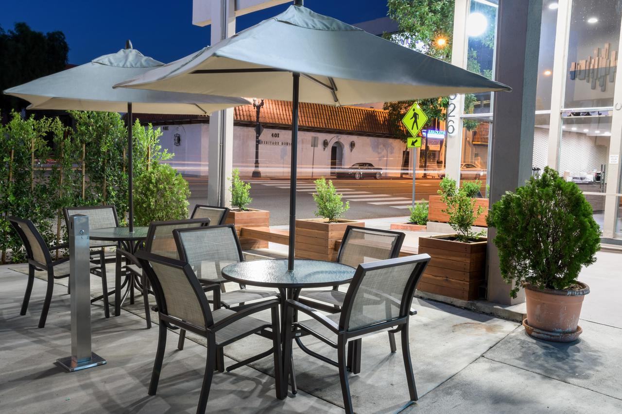 Hotel Xilo Glendale Bagian luar foto